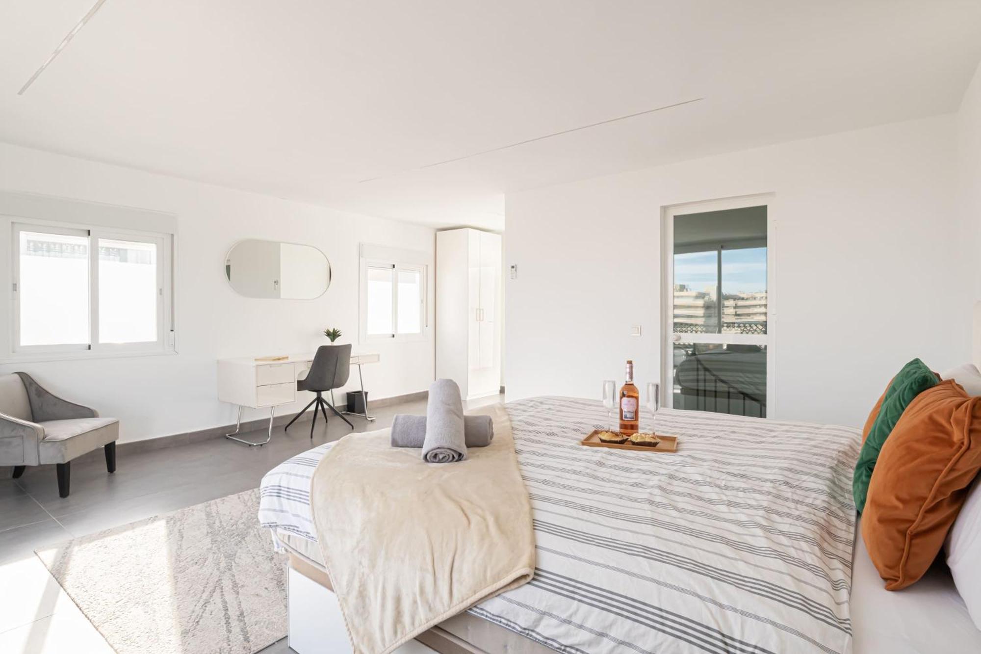 Puerto Banus Sea Views L *