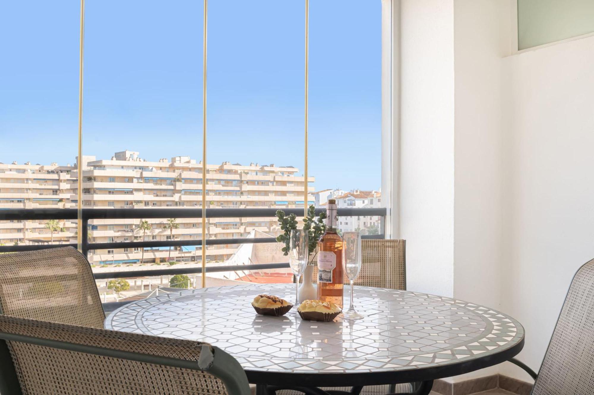 Puerto Banus Sea Views L Apartment *