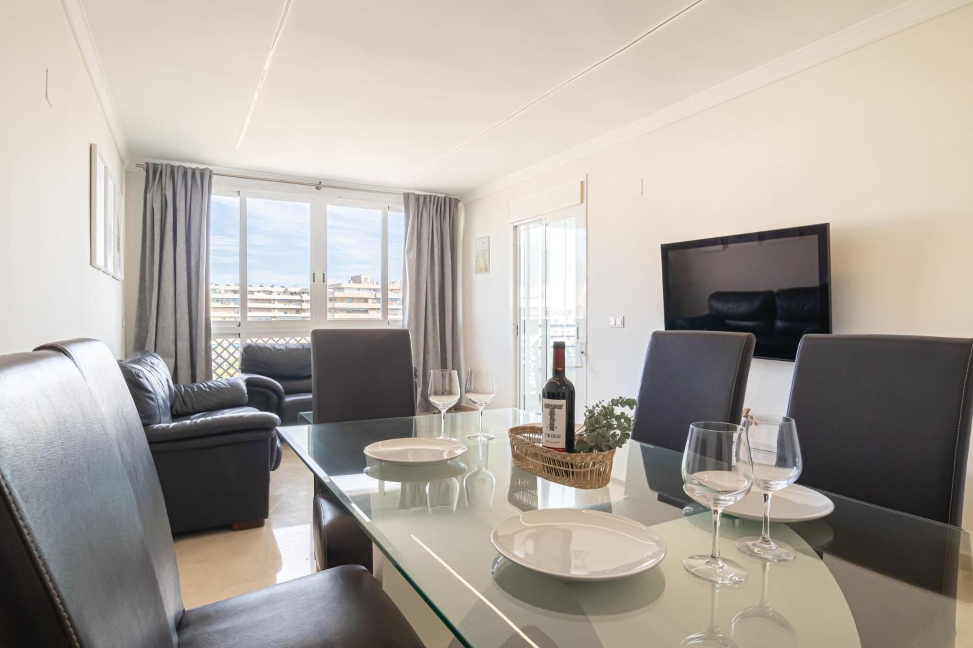 Puerto Banus Sea Views L Apartment *